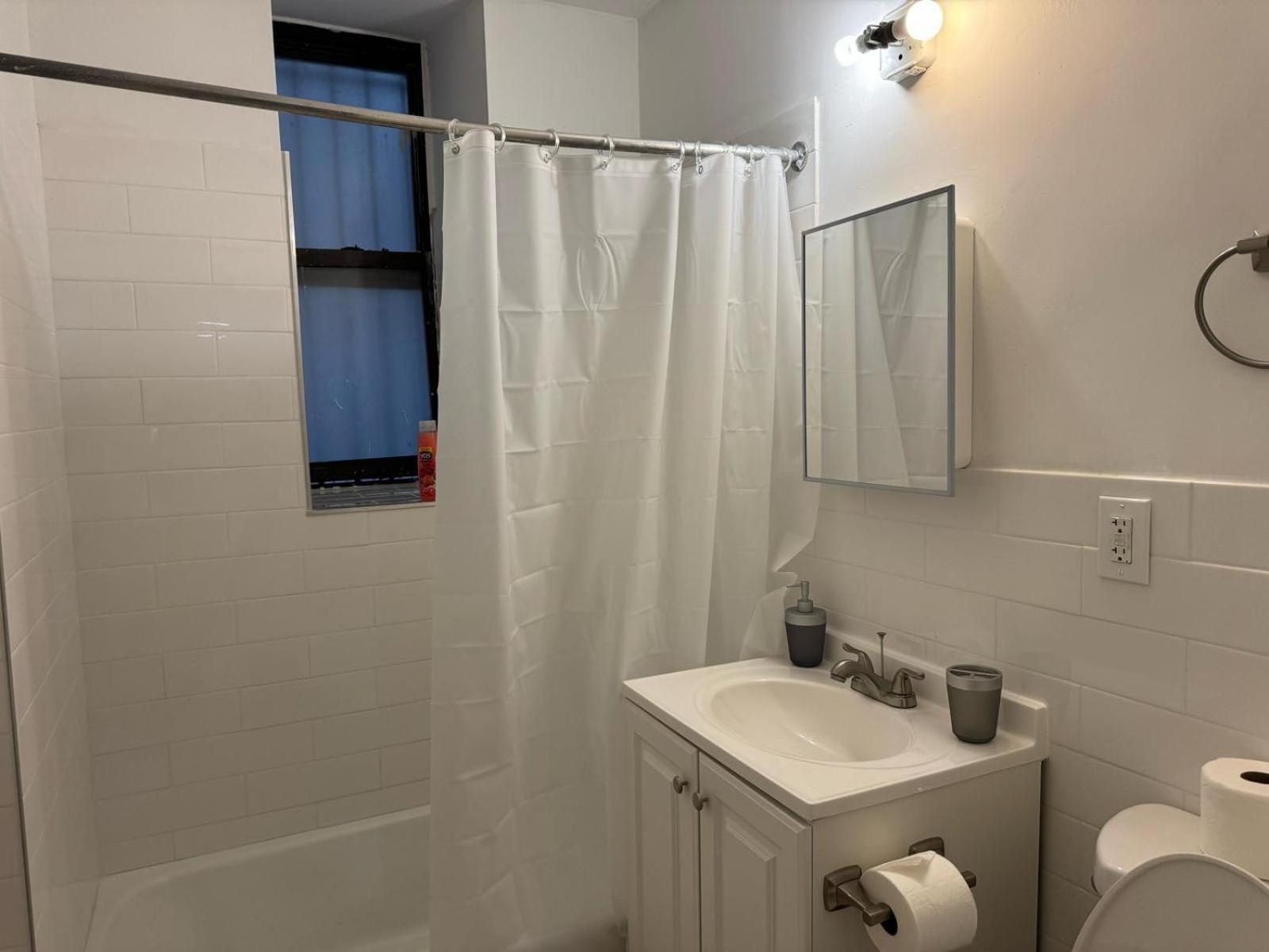 3Bd Cozy Unit Next To Central Park Нью-Йорк Екстер'єр фото